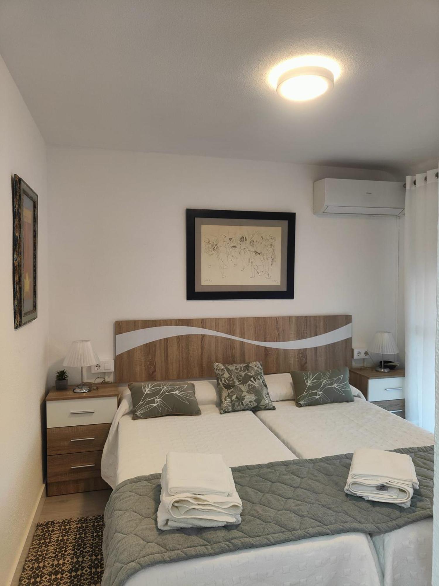 Appartamento Agradable Duplex Terraza Virgen Del Rocio Siviglia Esterno foto