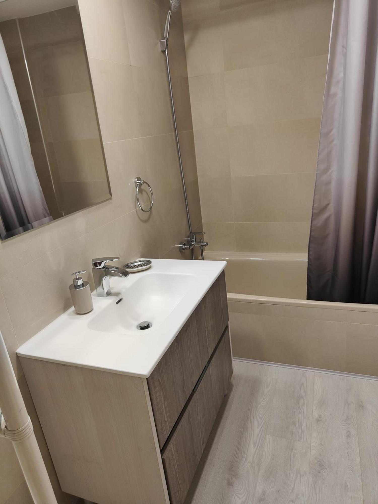 Appartamento Agradable Duplex Terraza Virgen Del Rocio Siviglia Esterno foto